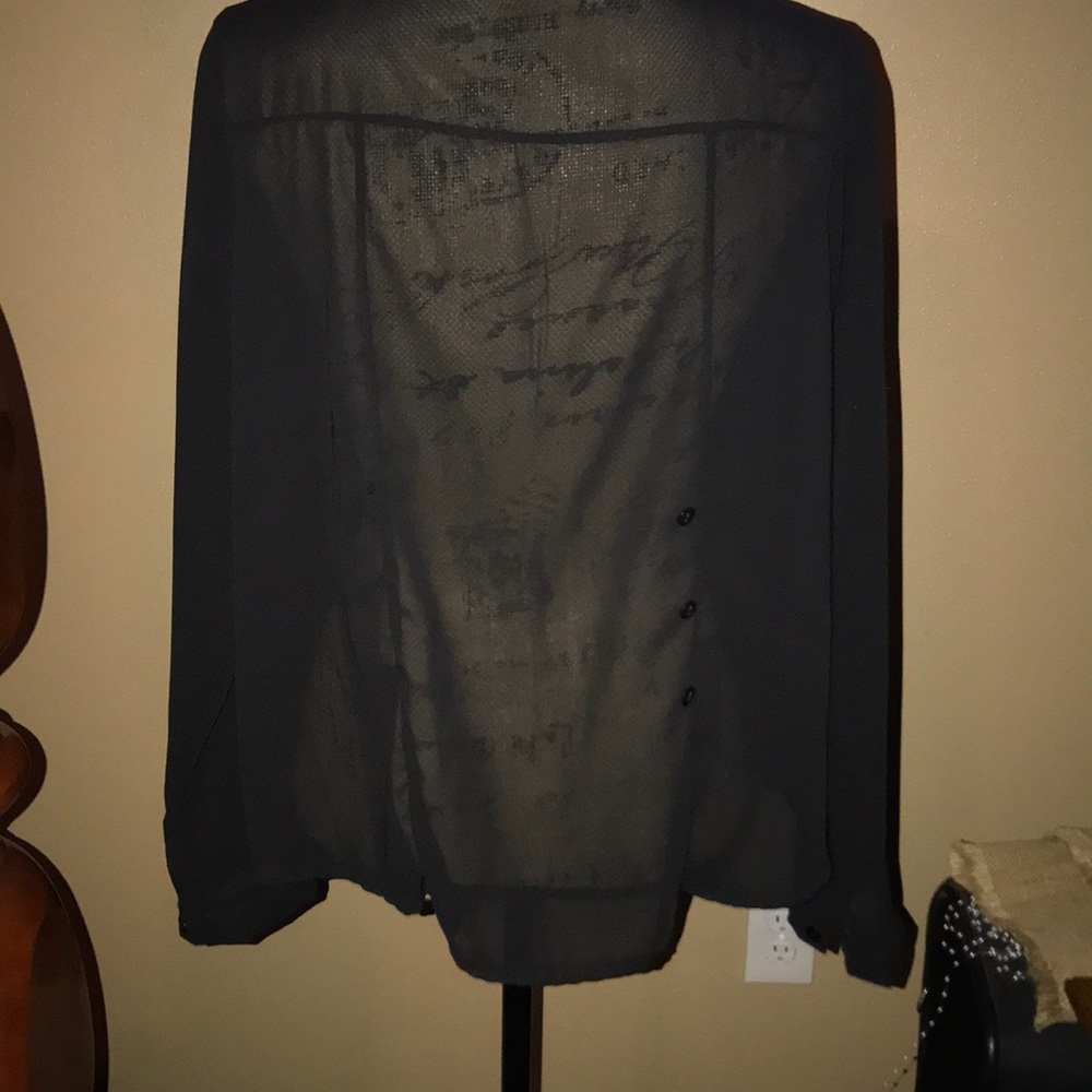 NWOT beautiful back blouse - Picture 3 of 8